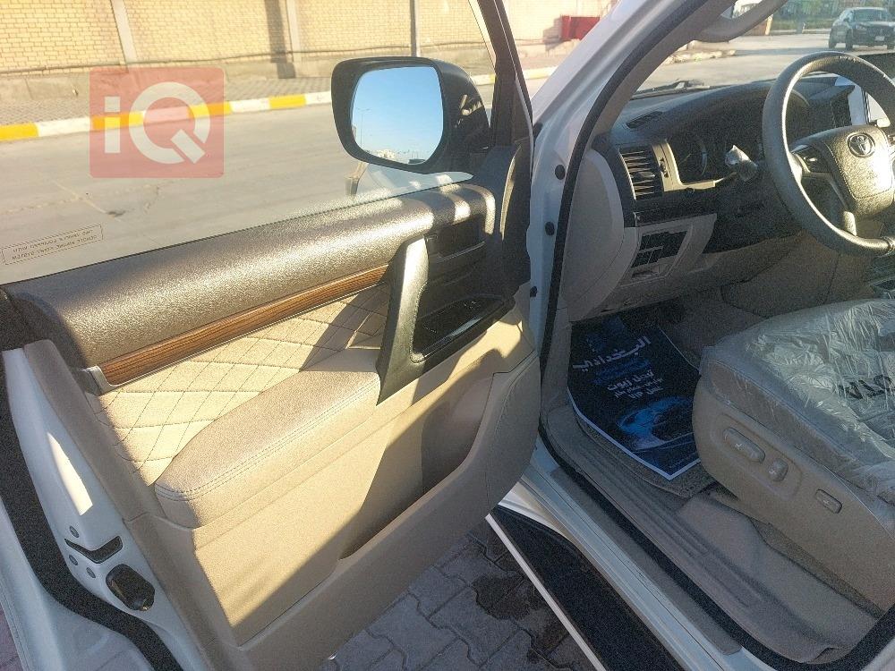 تۆیۆتا لاند کروزەر